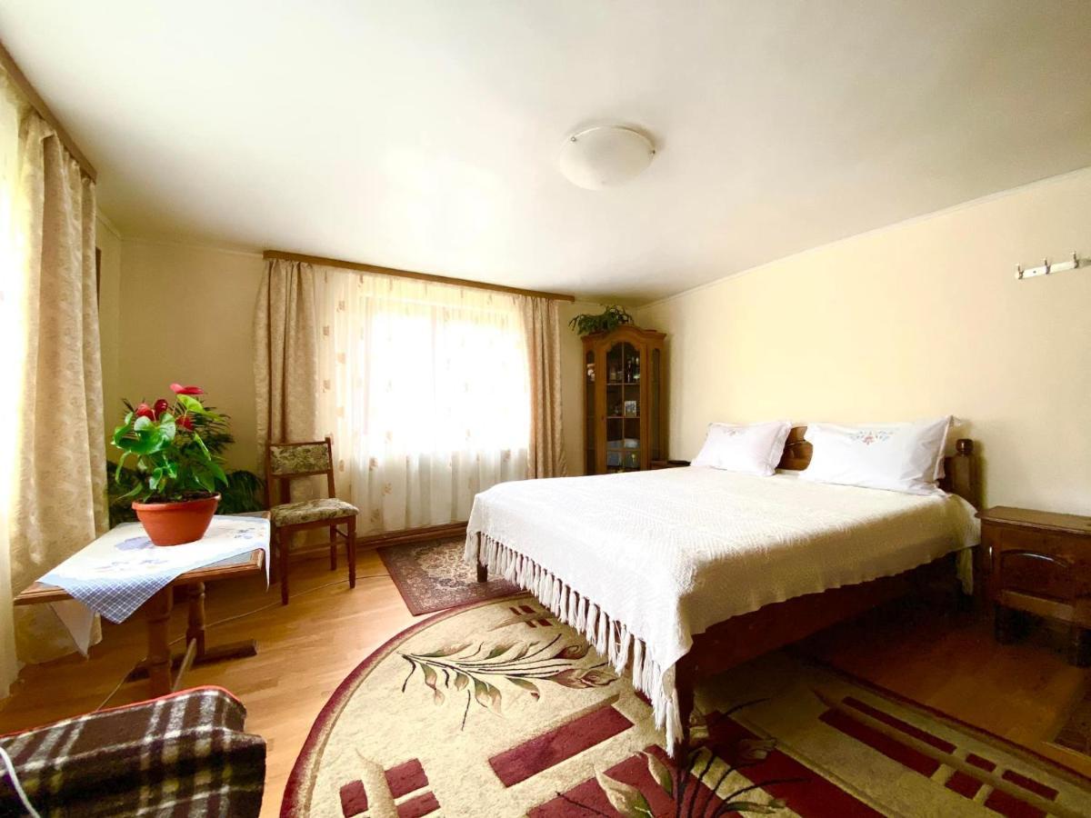 Casa Agroturistica Tarancuta Din Vatra Moldovitei Hotel ภายนอก รูปภาพ